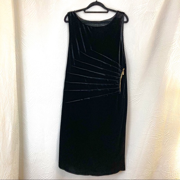 Ivanka Trump Dresses & Skirts - Ivanka Trump- stretchy, velvet dress w/ ruching